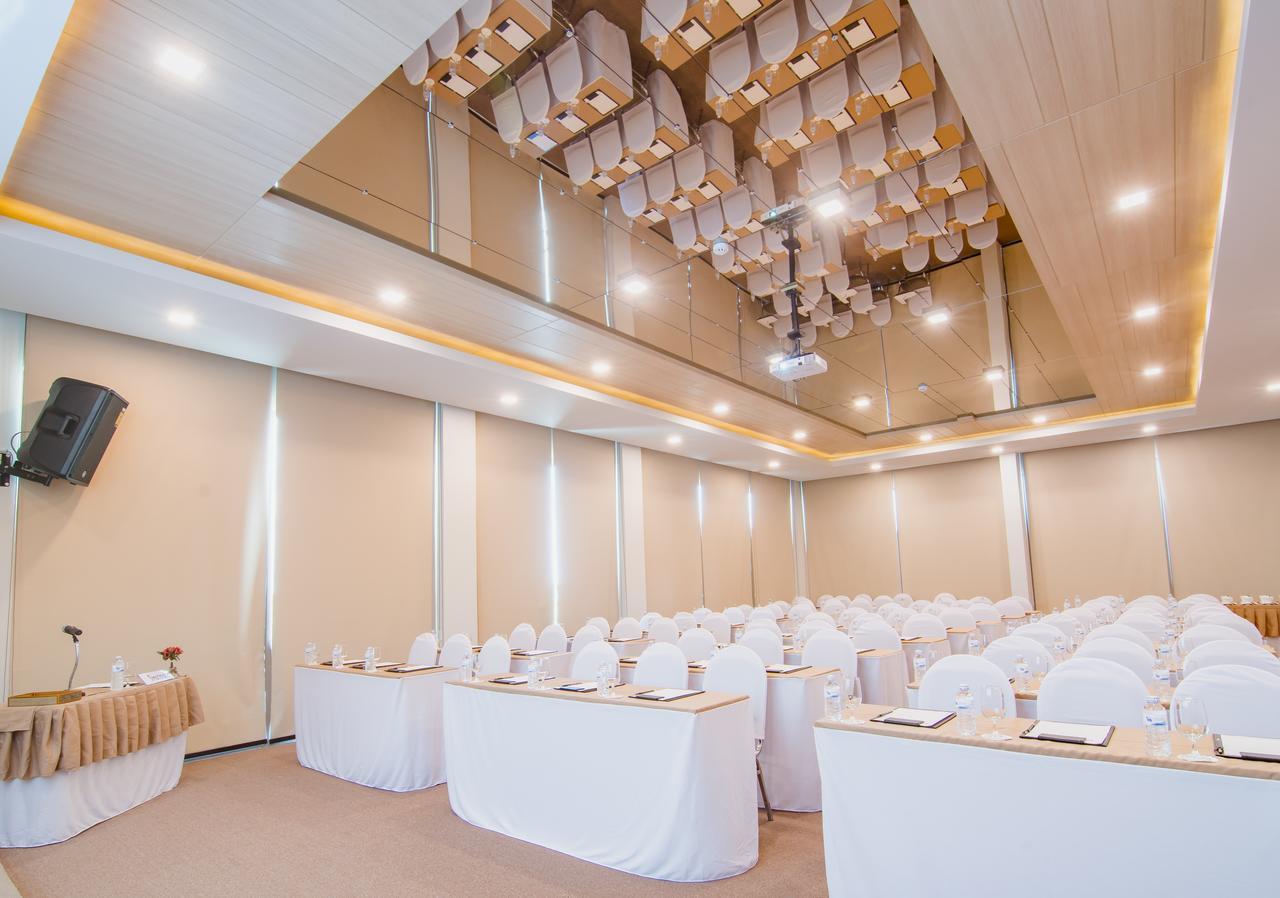 The Peak Hotel Чантабури Екстериор снимка